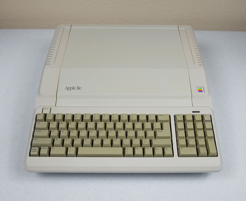 Apple_IIe_keyboard-s.jpg
